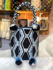 Bolso Wayuú Trenza Borla Pedrería 29 x 29