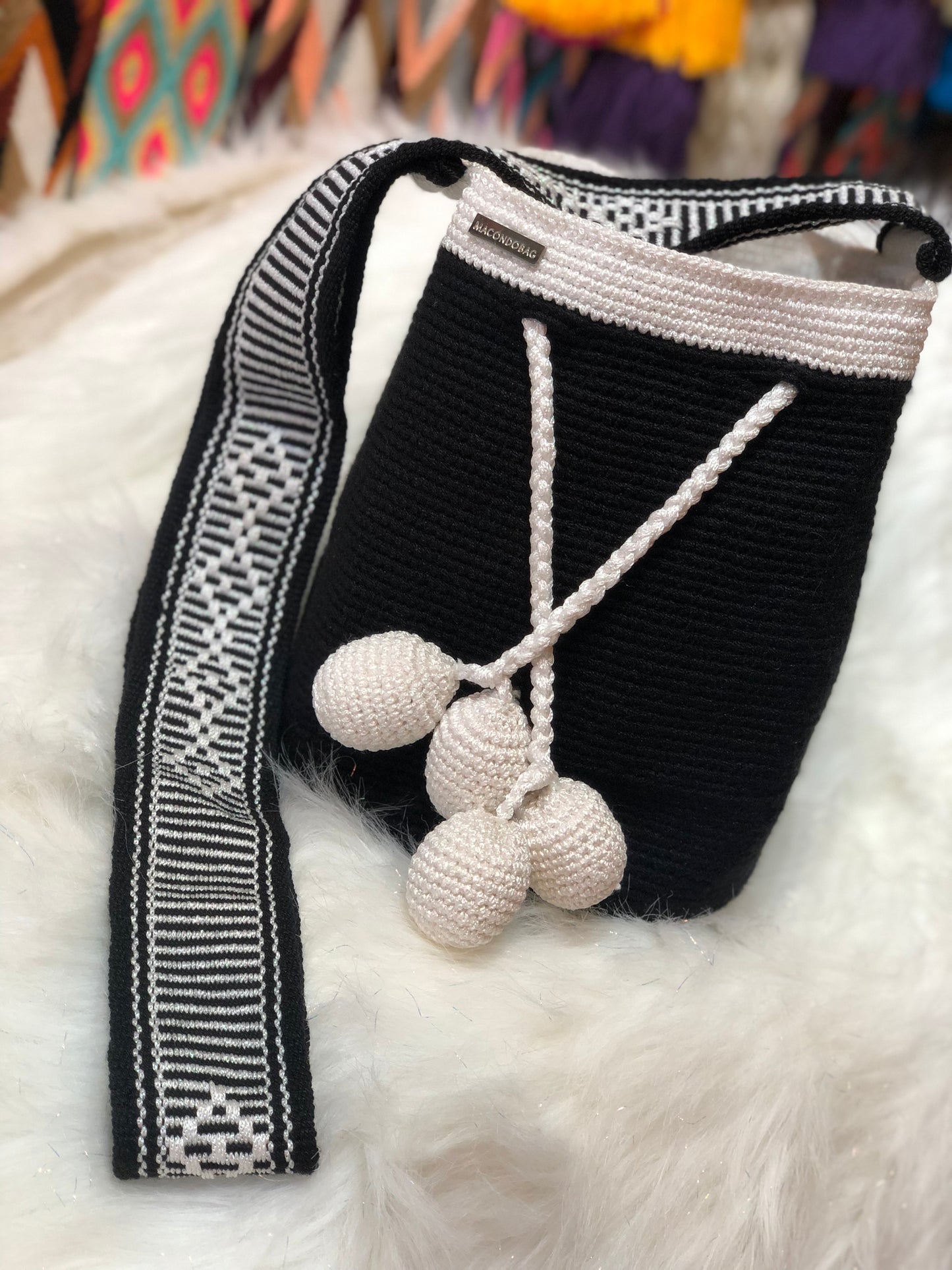 Mediana exclusive borde en seda