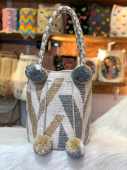 Bolso Wayuú Trenza Borla Pedrería 29 x 29