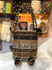 Bolso Wayuú Trenza Borla Pedrería 29 x 29