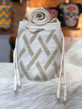 Wayuú Diseño Cordón Lateral Mediana 22x21