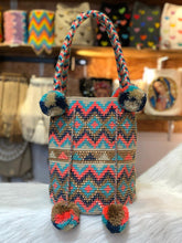 Bolso Wayuú Trenza Borla Pedrería 29 x 29