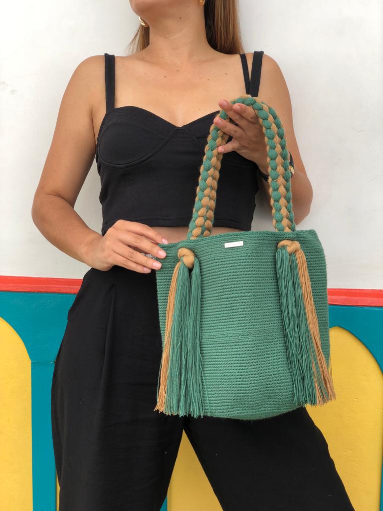 Bolso Wayuú trenza unicolor 29x29