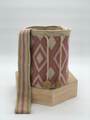 Mediana Con Detalles En Seda 22 x 21