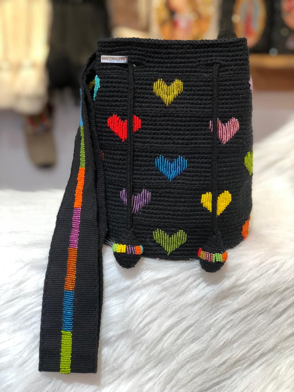 Exclusive Medium Wayuu Hearts Embroidery 22x23