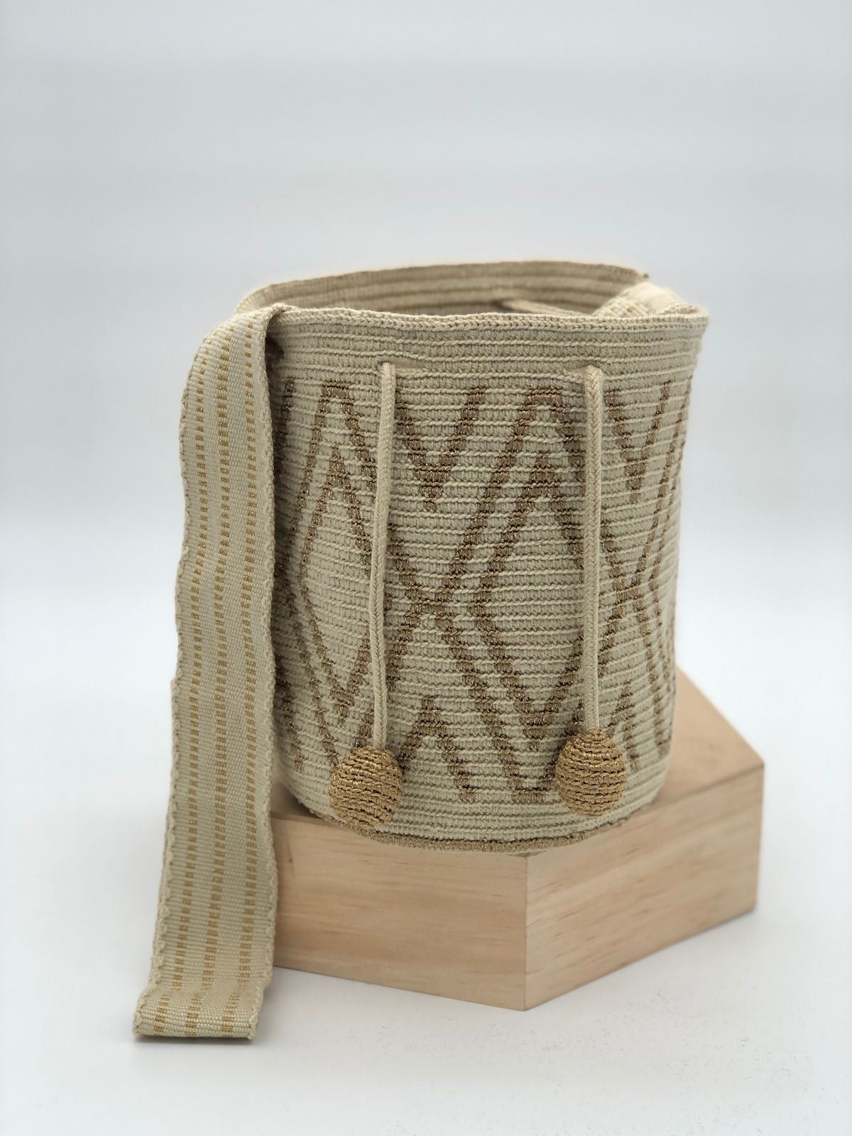 Mediana Con Detalles En Seda 22 x 21