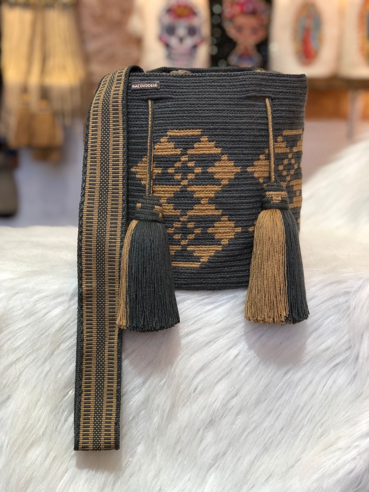 Exclusive Medium 22x21
