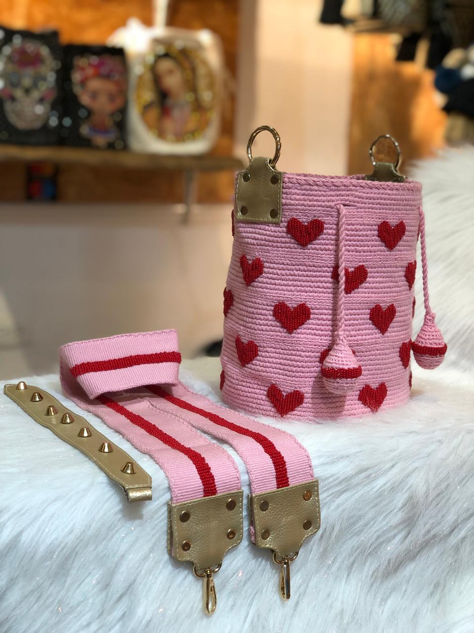 Wayuú Mediana Premium Recamada Corazones 22 x 21