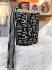 Mediana Una Hebra Con Detalles En Seda 22 x 21
