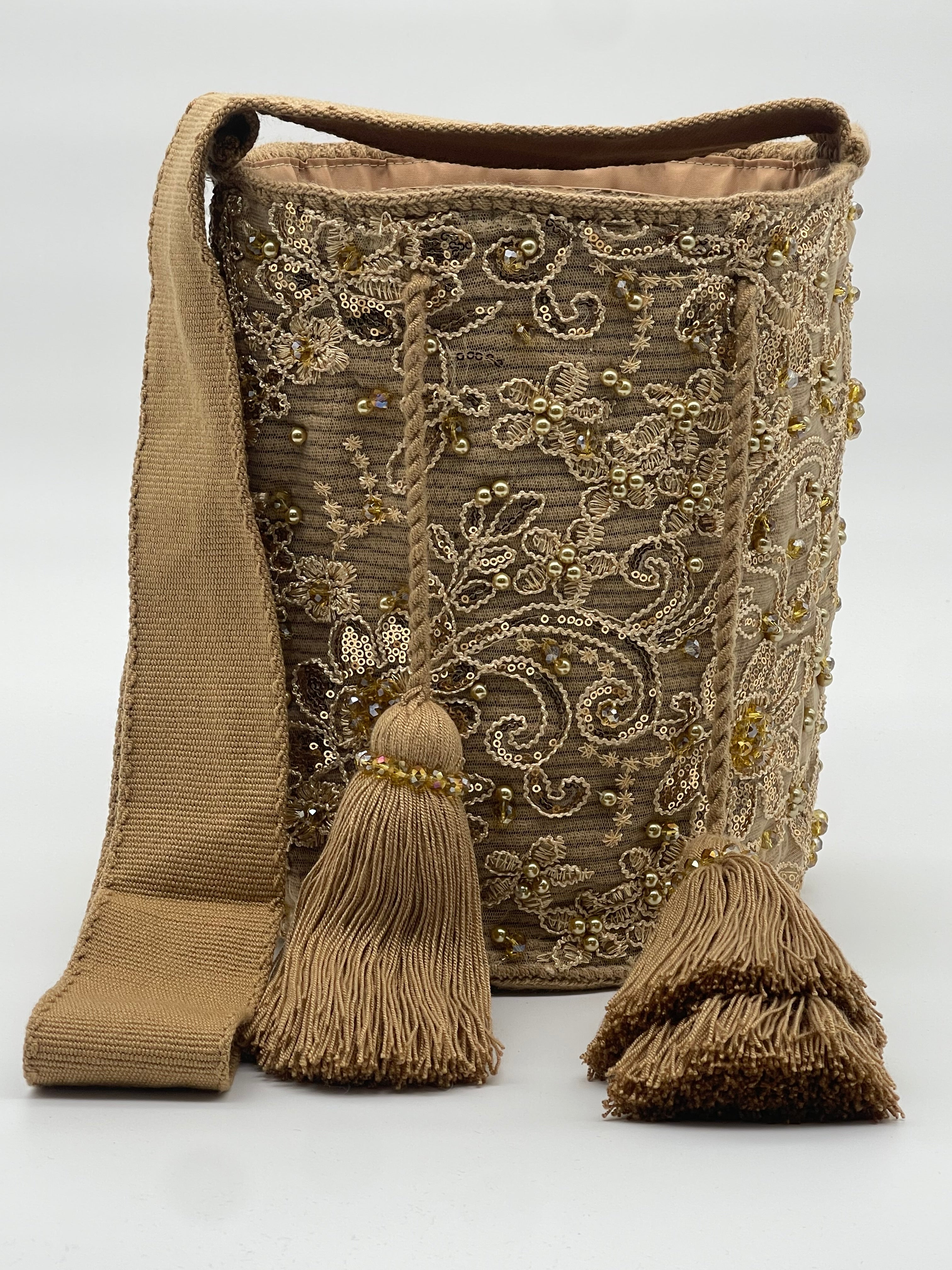 Large Wayuu embroidery 27 x 32