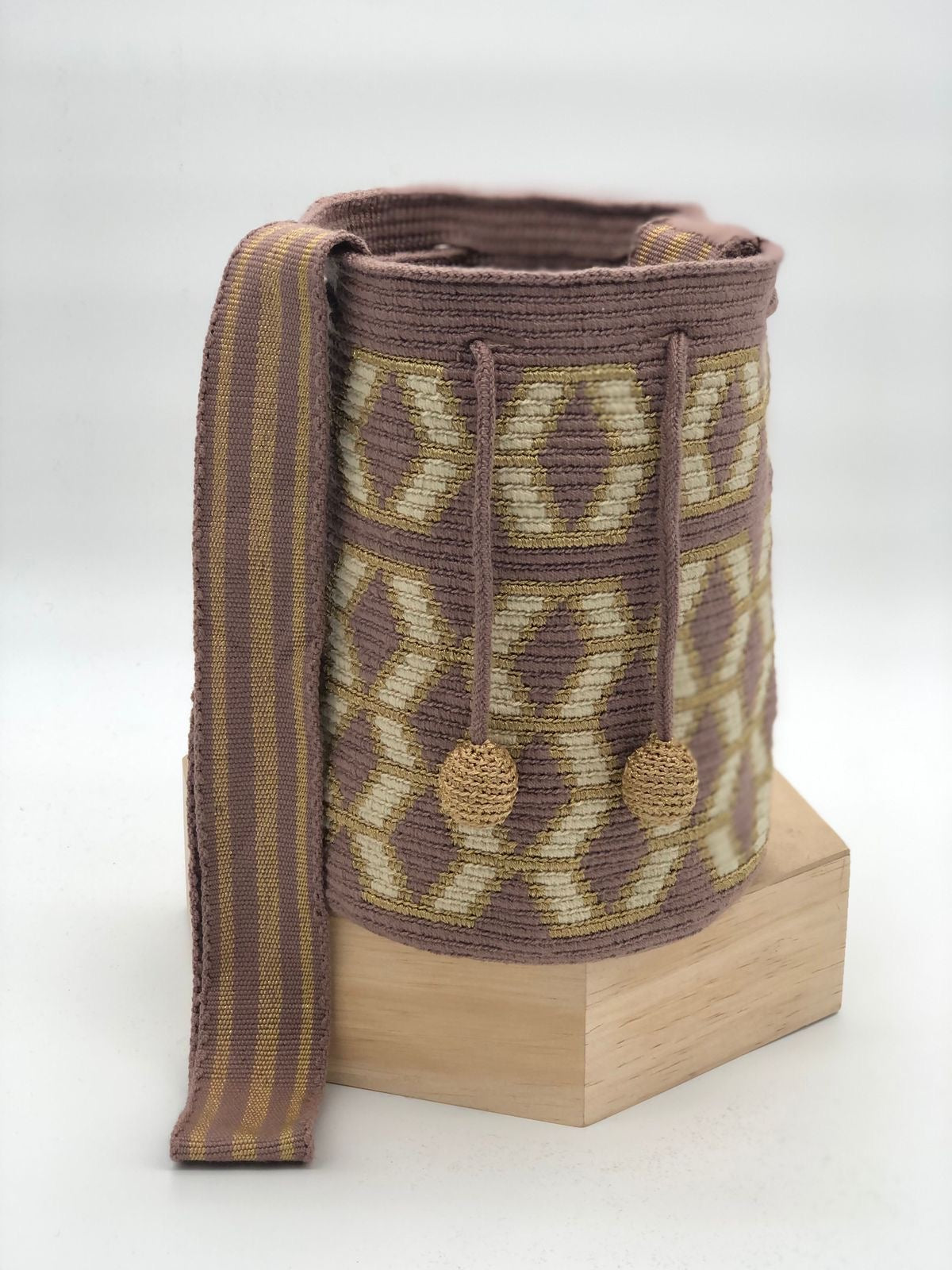 Mediana Con Detalles En Seda 22 x 21