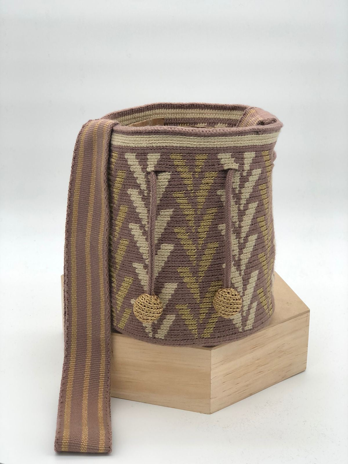 Mediana Con Detalles En Seda 22 x 21