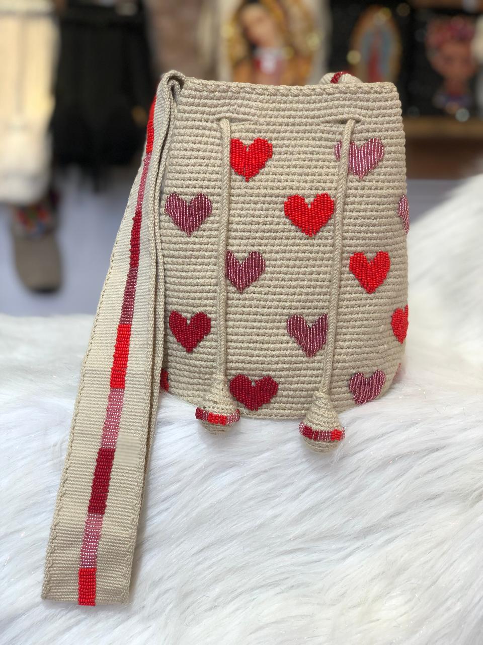 Exclusive Medium Wayuu Hearts Embroidery 22x23