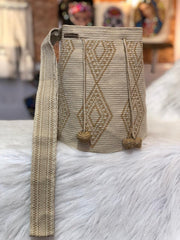 Mediana Una Hebra Con Detalles En Seda 22 x 21
