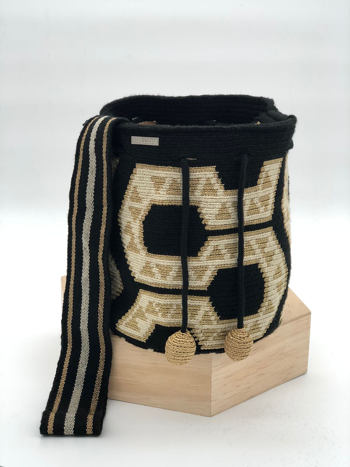 Mediana Con Detalles En Seda 22 x 21