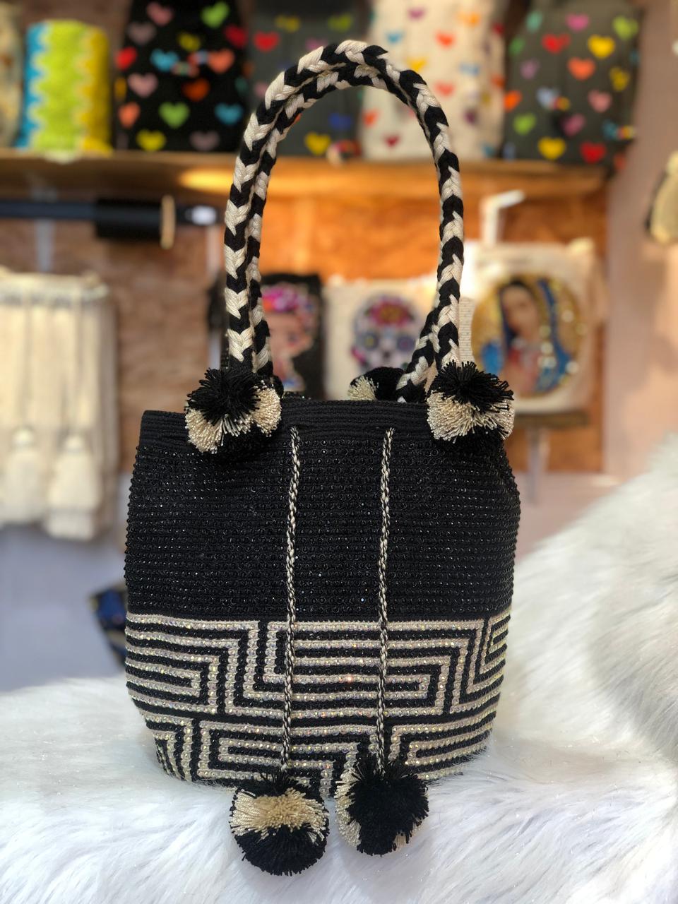 Bolso Wayuú Trenza Borla Pedrería 29 x 29