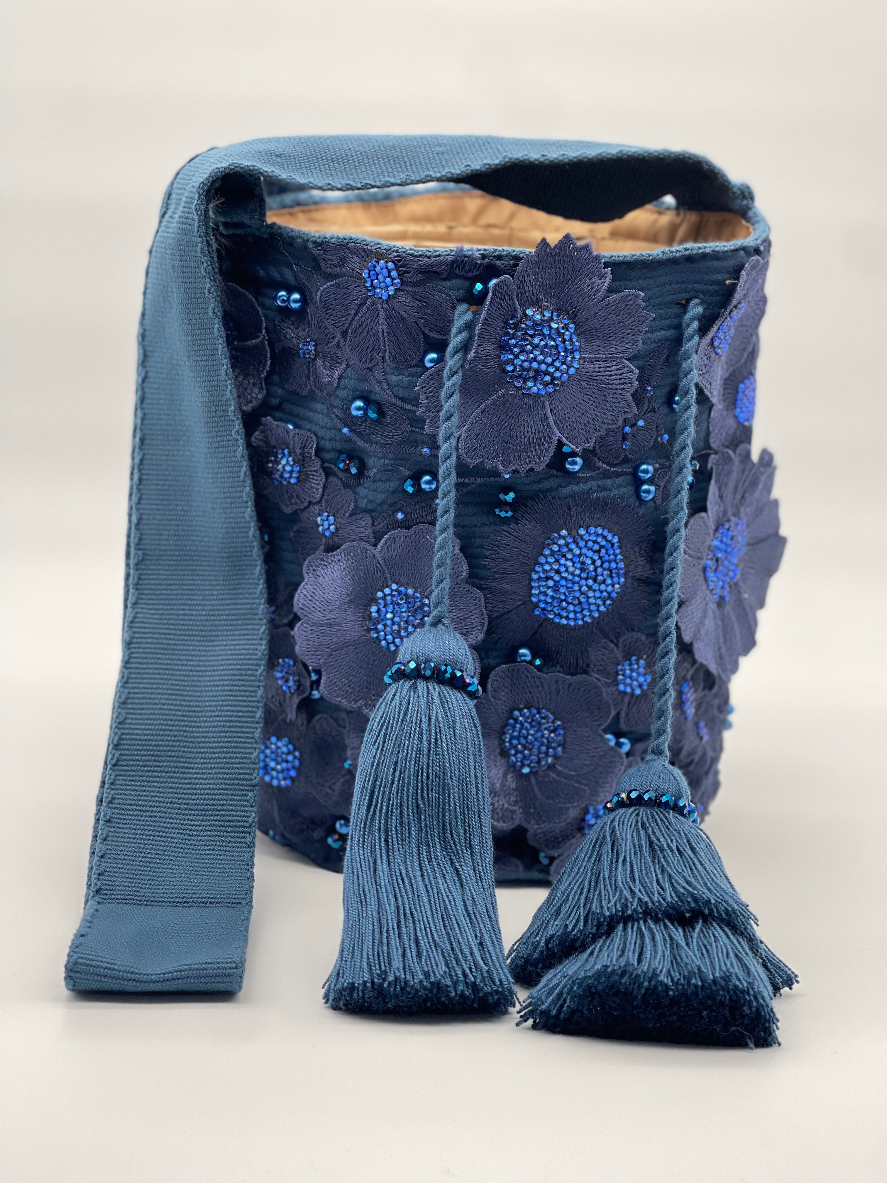 Large Wayuu embroidery 27 x 32