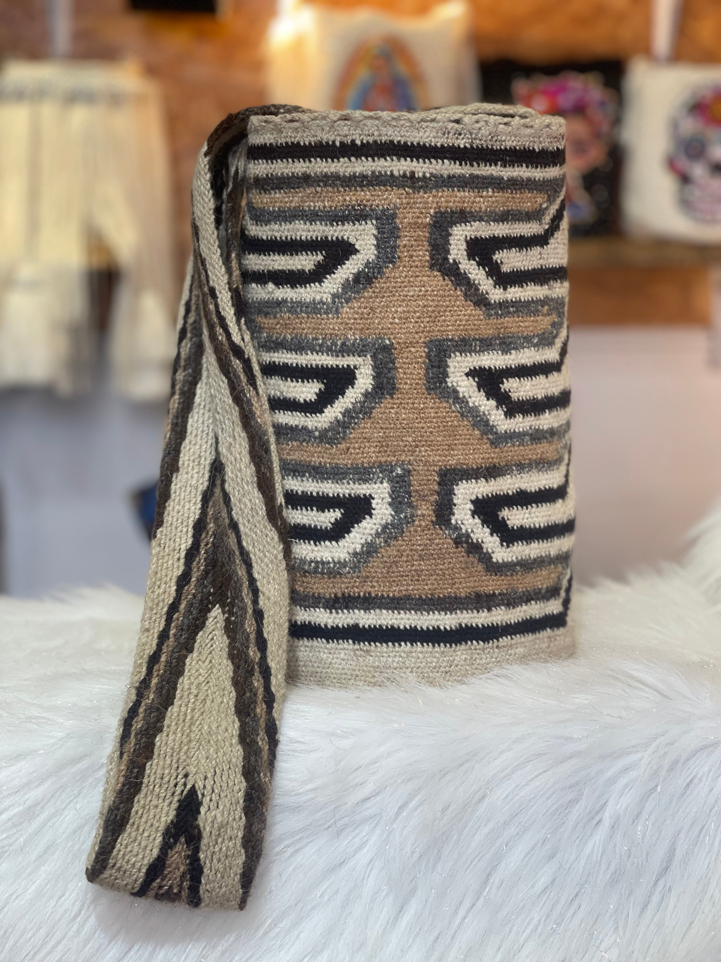 Arhuacas Grandes 33 x 28