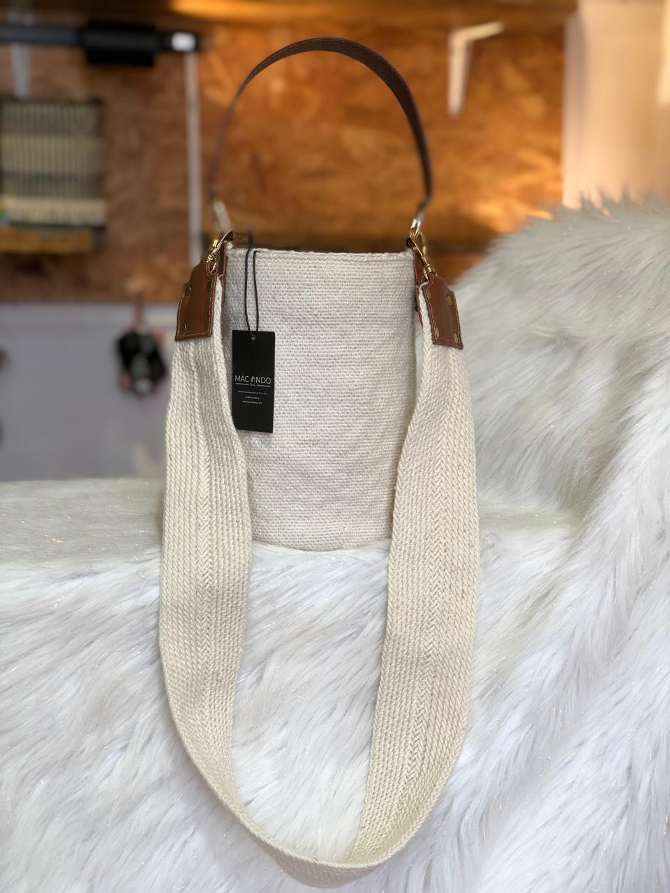 Lana Premium Exclusive blanca pequeña