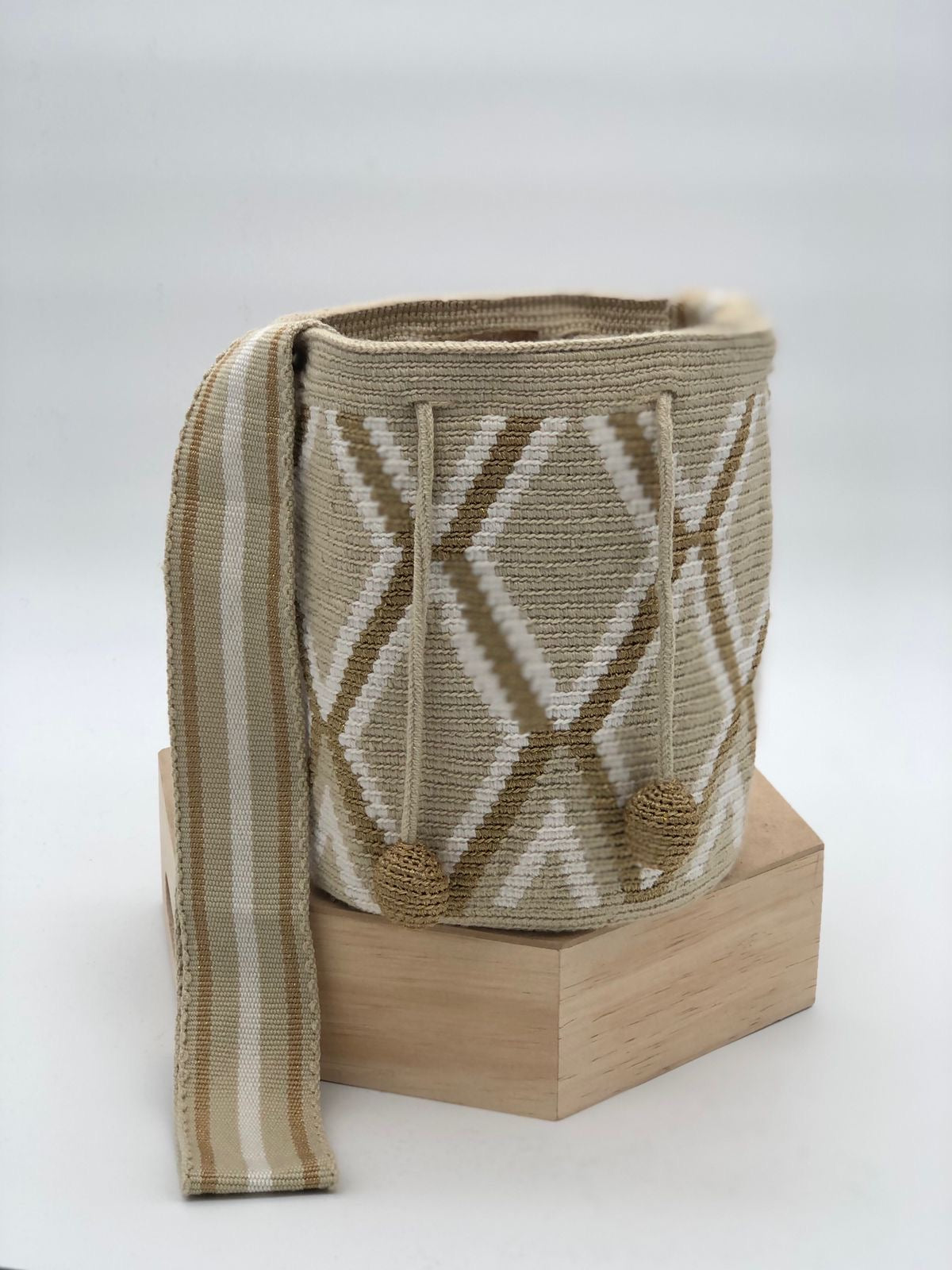 Mediana Con Detalles En Seda 22 x 21