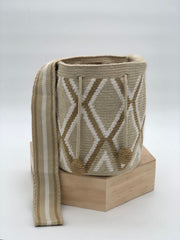 Mediana Con Detalles En Seda 22 x 21