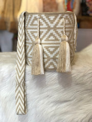 Wayuu Medium 22x21