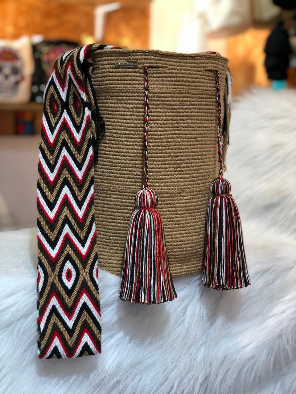 Wayuú Unicolor Grande Tradicional 29 x 29