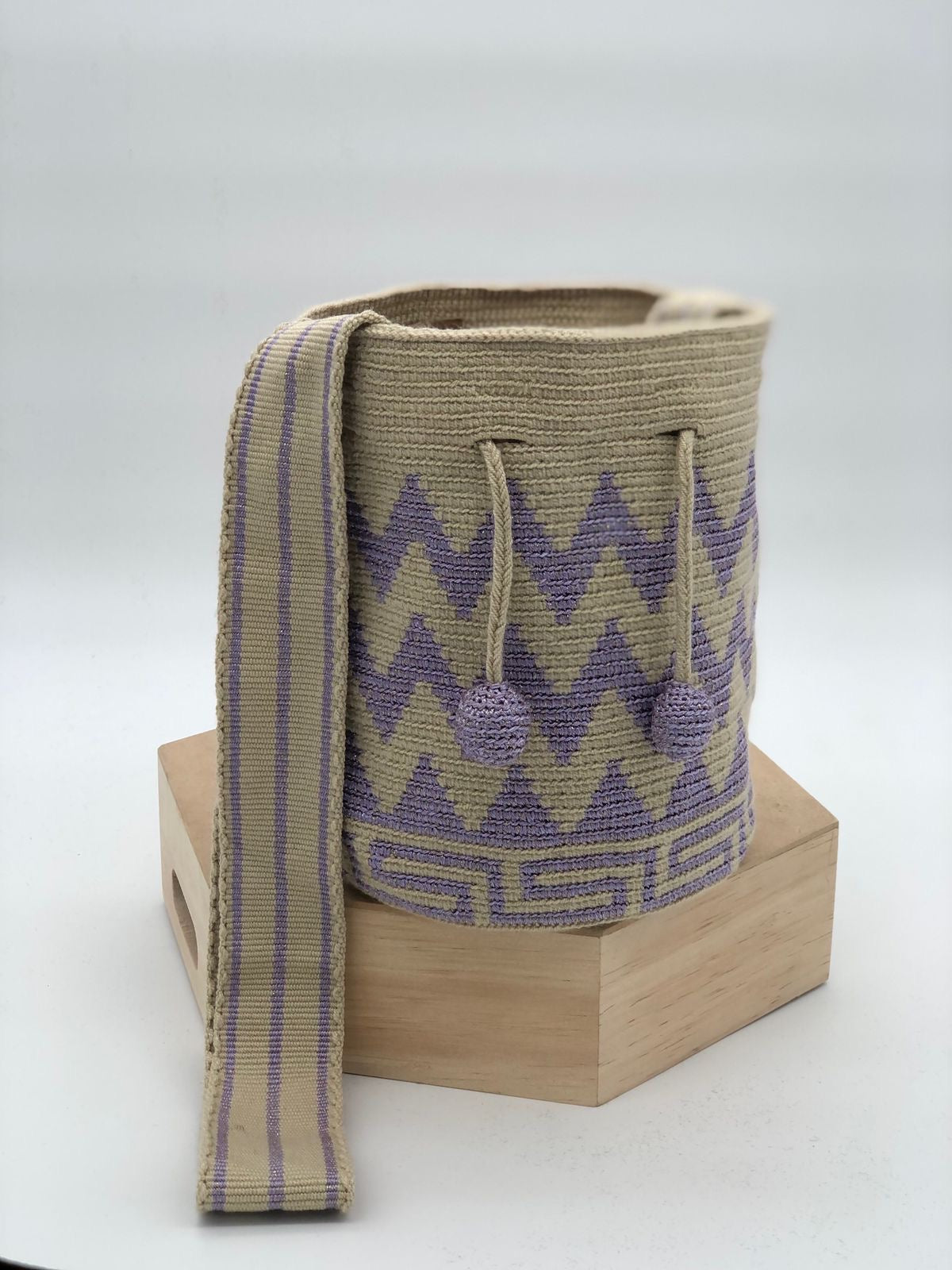 Mediana Con Detalles En Seda 22 x 21