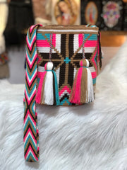Wayuu Medium 22x21
