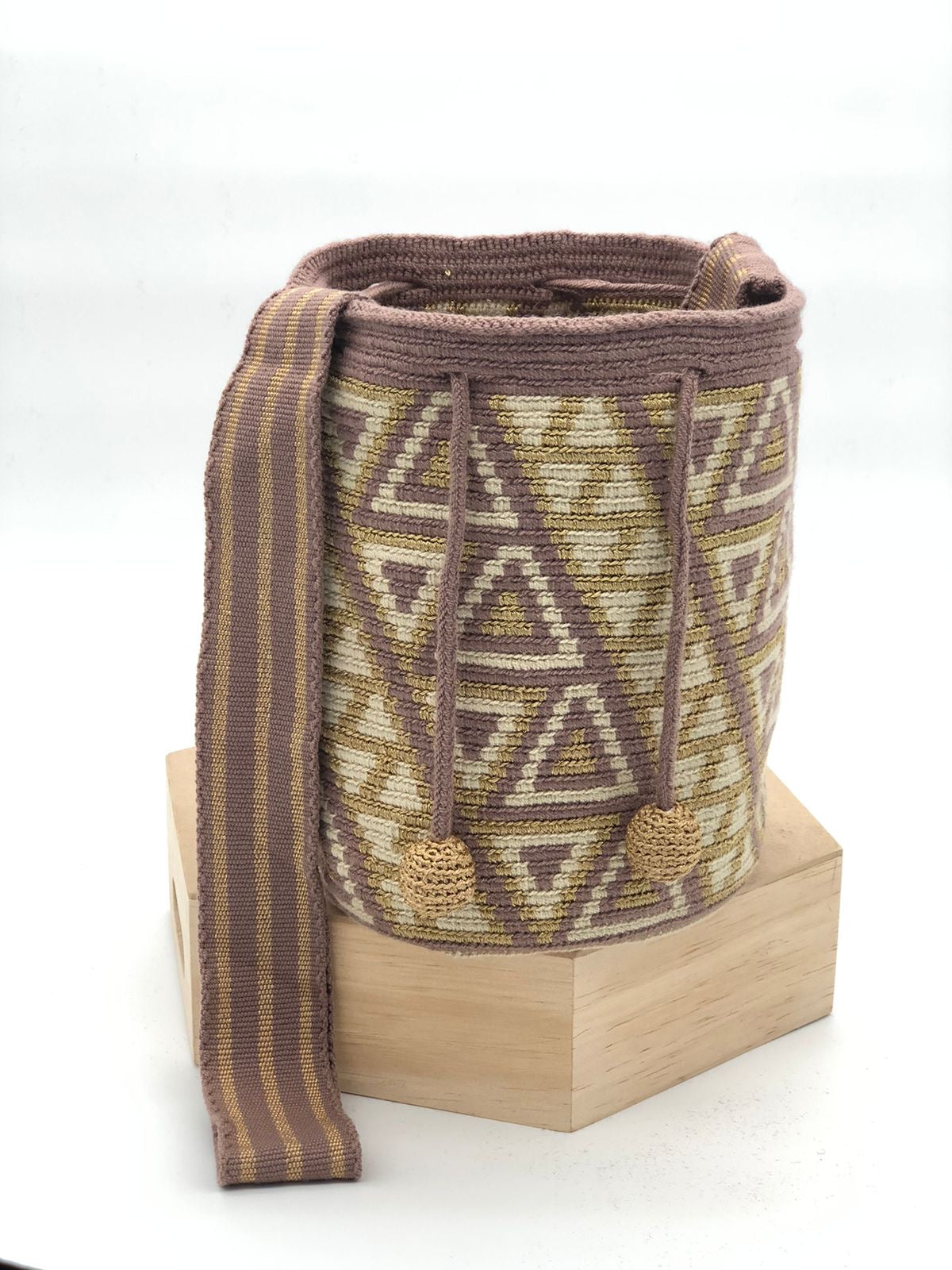 Mediana Con Detalles En Seda 22 x 21