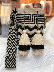 Wayuú Piedras y Campanas Grande Tradicional 29 x 29