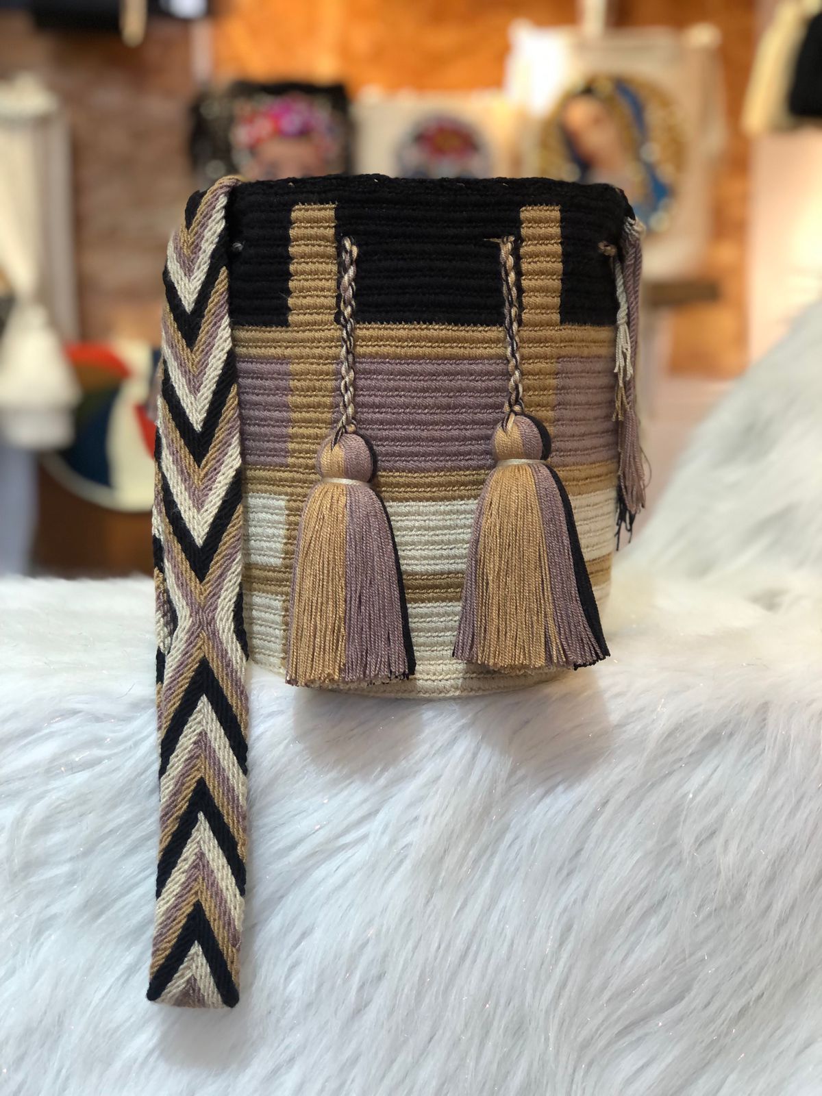 Wayuu Medium 22x21