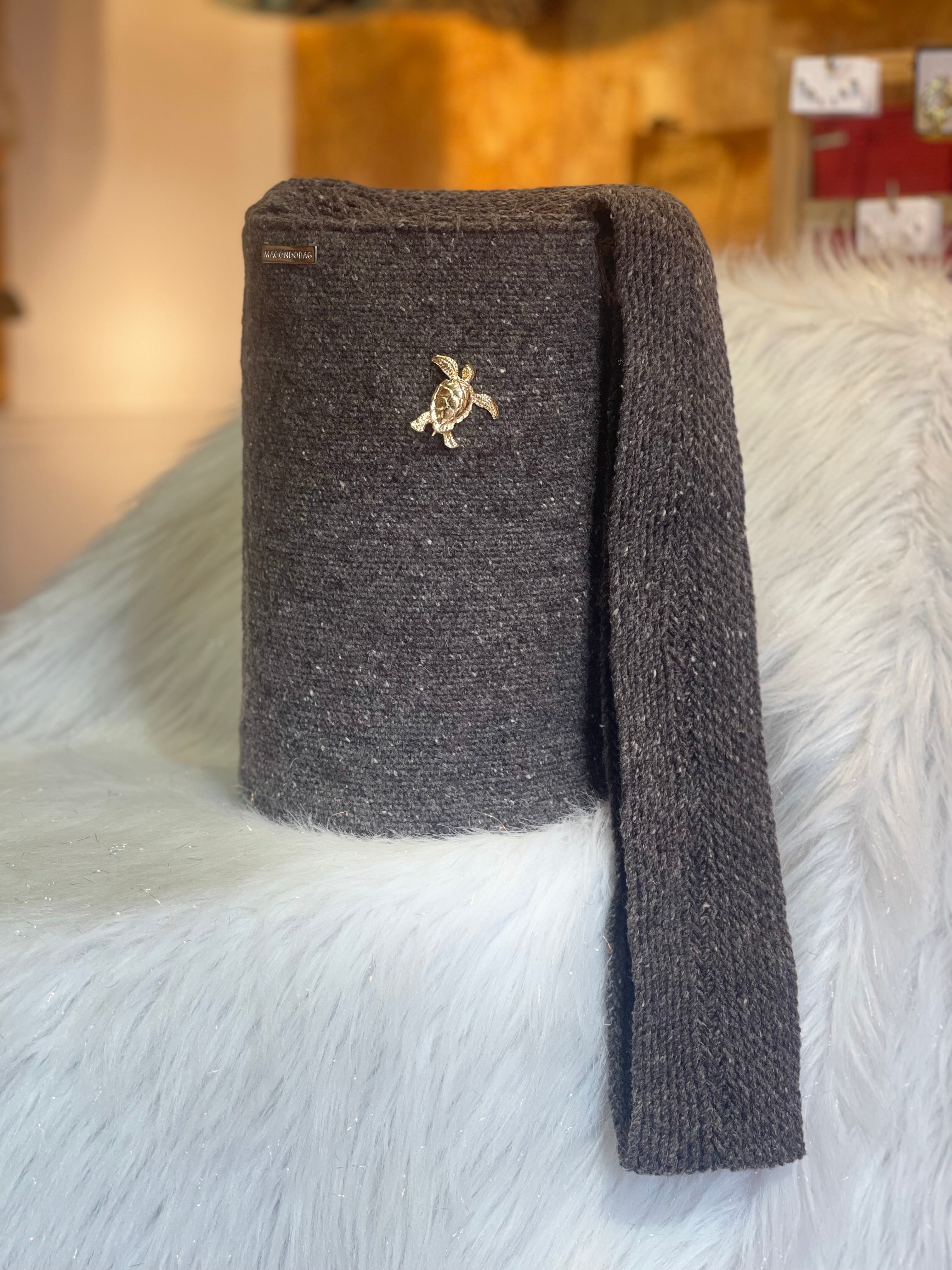 Exclusive Prendedor gris oscuro Mediana 27 x 24