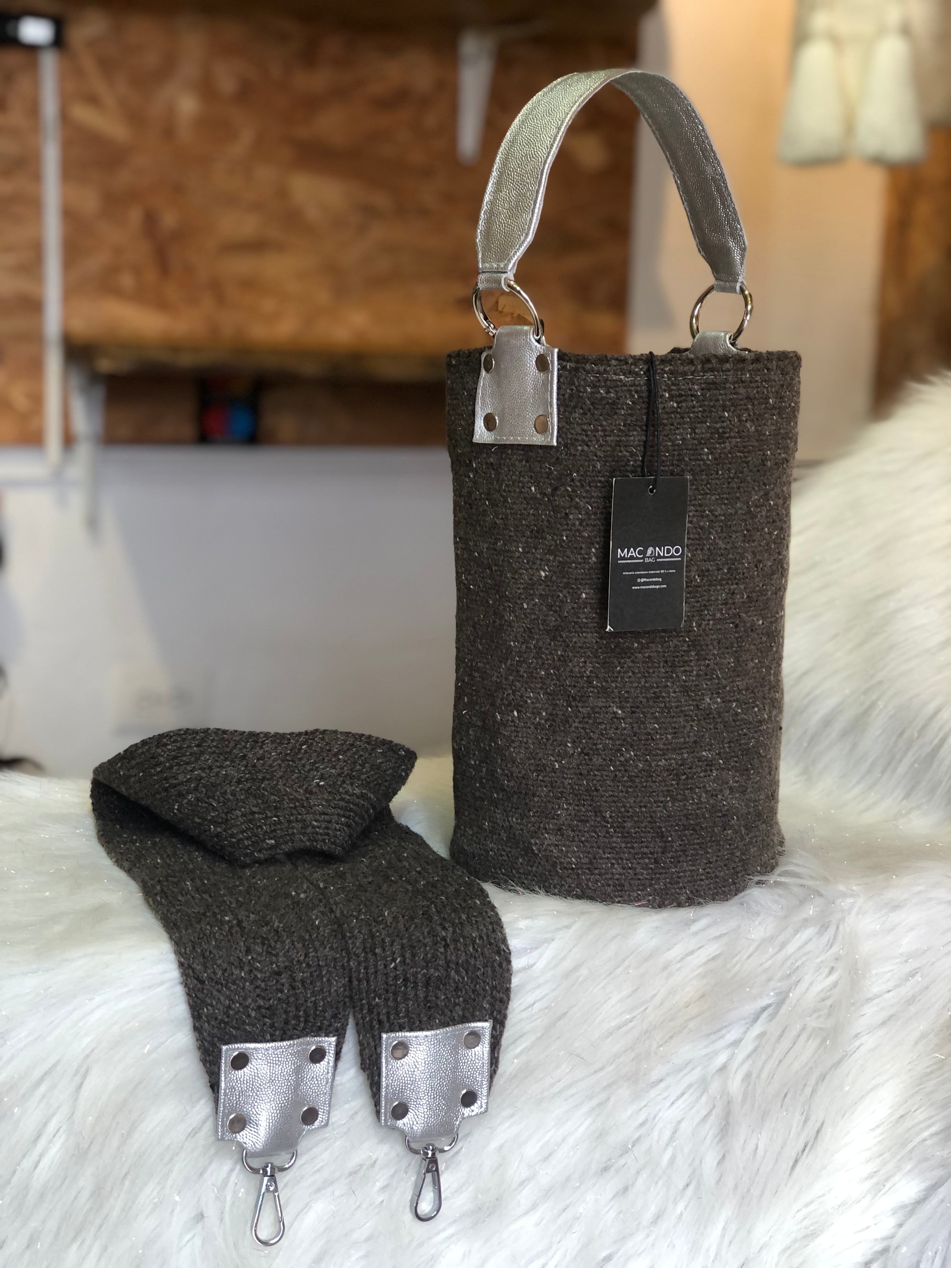 Lana Premium Exclusive Gris Oscura Mediana 28 x 24