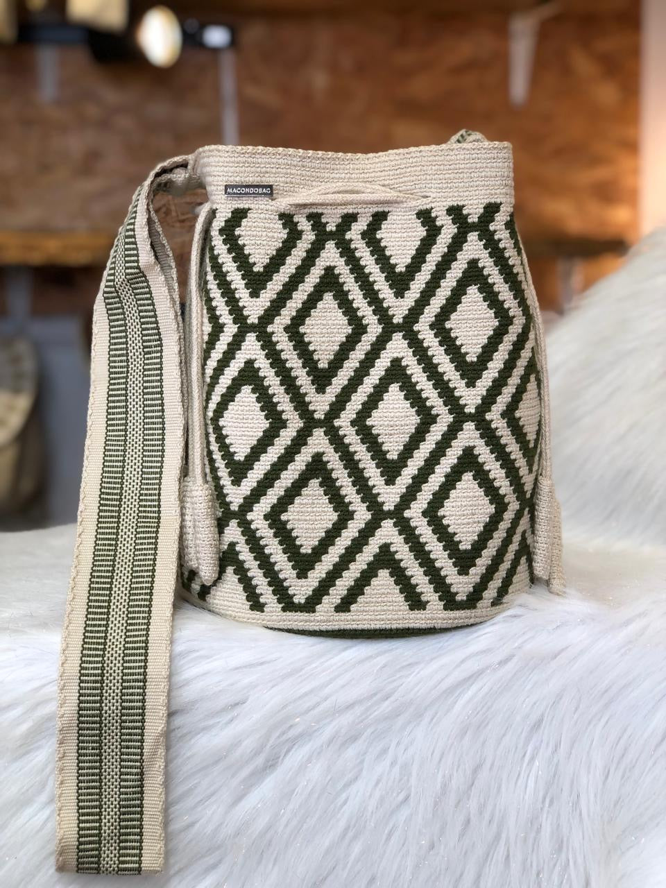 Wayuú Diseño Cordón Lateral Grande 29 x 29