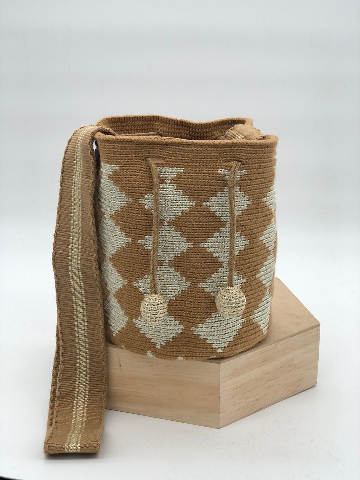 Mediana Con Detalles En Seda 22 x 21