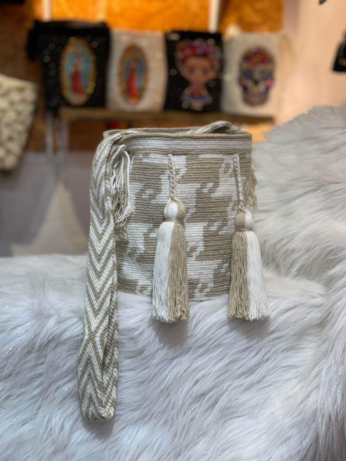 Wayuu Medium 22x21