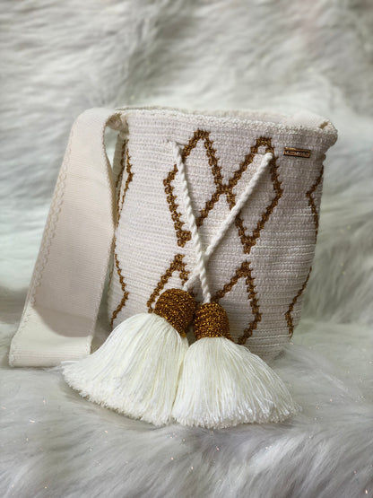 Mediana Exclusive detalles en seda 22x20